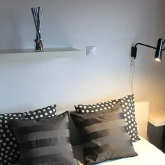 Yellow Peaked Shoe Apartment thumbnail 5