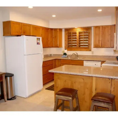 Woods Manor Condo thumbnail 1