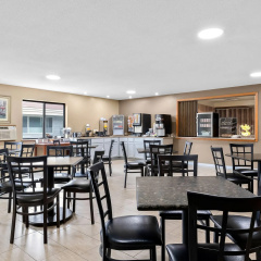 Super 8 by Wyndham La Crosse thumbnail 47