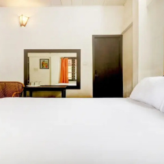 Shirleys Beach Hotel thumbnail 27