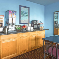Delavan Inn and Suites thumbnail 13