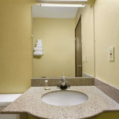 Red Roof Inn Huntsville, AL thumbnail 4