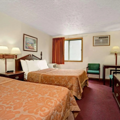 Super 8 by Wyndham Chaska thumbnail 2