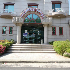 Sun House Hotel