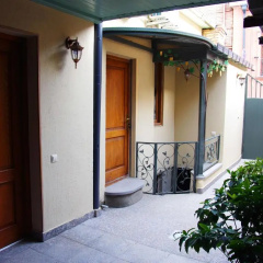 The apartment in the heart of Tbilisi thumbnail 16