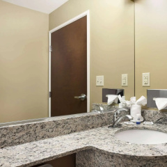 Microtel Inn & Suites by Wyndham Cambridge thumbnail 7
