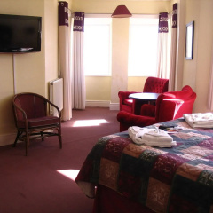Marine Hotel thumbnail 5