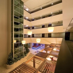 Mom Hotel - Bild 13