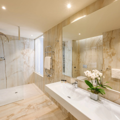 The Square Hotel thumbnail 33
