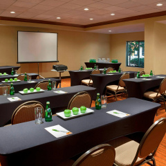 Courtyard by Marriott Toronto Airport