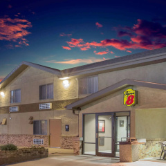 Super 8 by Wyndham Hastings thumbnail 1