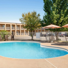 Super 8 by Wyndham Windsor/Dougall