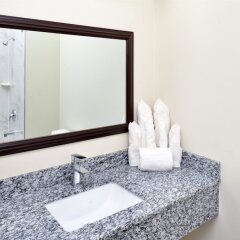 Americas Best Value Inn & Suites Houston at Hwy 6 in Houston, United States of America from 93$, photos, reviews - zenhotels.com bathroom