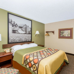 Super 8 by Wyndham Fairmont thumbnail 2