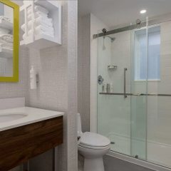 Hampton Inn & Suites by Hilton Toronto Downtown