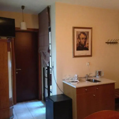 Yiannis Apartments thumbnail 2