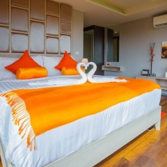 6th Avenue Phuket Surin - by Holy cow - Bild 6