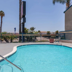 Super 8 Imperial Beach thumbnail 11