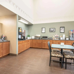 Four Seasons Inn thumbnail 10