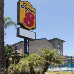 Super 8 Imperial Beach thumbnail 1