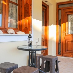 Antonia House thumbnail 2