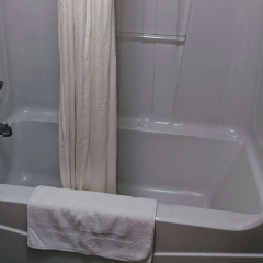 Super 8 by Wyndham Dothan thumbnail 8