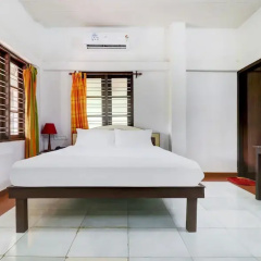 Shirleys Beach Hotel thumbnail 13