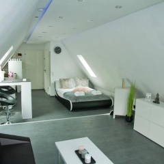 TRUTH Studio - Queensize Bett - Netflix - Küche - Bild 1