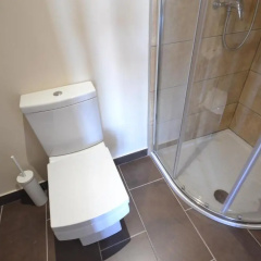 Premier Lodge thumbnail 7