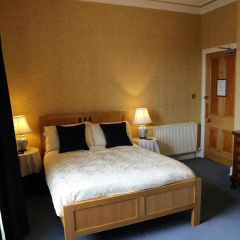 The Pines Guesthouse thumbnail 3