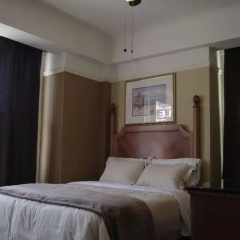 Yale Hotel thumbnail 12