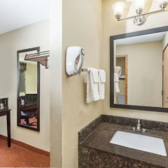 Western Inn & Suites thumbnail 10
