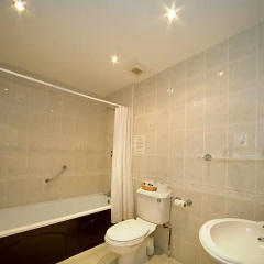 Oriel Hotel thumbnail 7