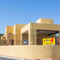 Super 8 by Wyndham Cottonwood thumbnail 1