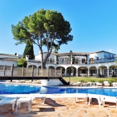 Marbella Views Jacuzzi Cinema Bbq Pool Condo Wifi thumbnail 13