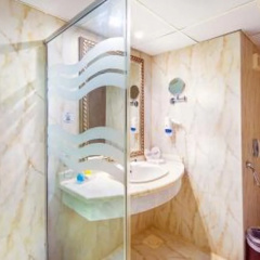 Titanic Palace - Families and Couples only - Bild 12