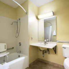 Red Roof Inn Huntsville, AL thumbnail 5