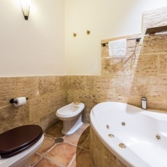 Downtown Jacuzzi - MADFlats Collection - Bild 7