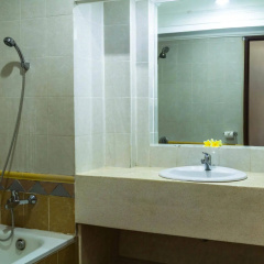 Fourteen Roses Beach Hotel - Bild 7