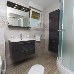 Sunny Apartment thumbnail 4