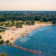 Pool & Lake Holiday Home - Bild 26