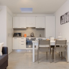 Hintown - Marina's White Apartment thumbnail 12