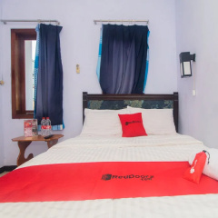 Formerly Reddoorz Near Pantai Boom - Bild 5