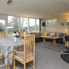 Отель Charming Holiday Home in Nibe With Terrace Дания, Нибе - отзывы, цены и фото номеров - забронировать отель Charming Holiday Home in Nibe With Terrace онлайн питание