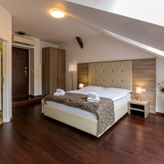 Old Town Residence by Little King - Bild 4