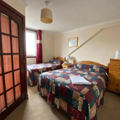 Royal Crown Guest House thumbnail 2