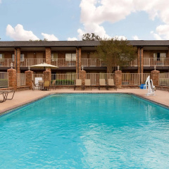 Super 8 by Wyndham Universal City thumbnail 12