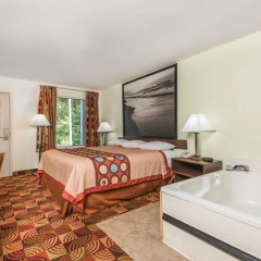 Super 8 by Wyndham Fayetteville thumbnail 3