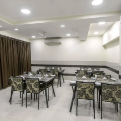 OYO 16703 Hotel The Platinum thumbnail 3
