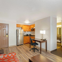 La Quinta Inn & Suites by Wyndham Las Vegas Red Rock - Bild 3